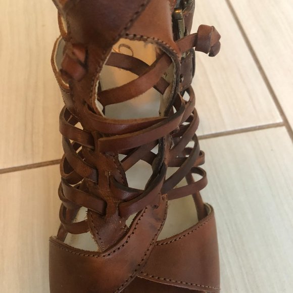 Leather heeled sandals - Picture 3 of 9